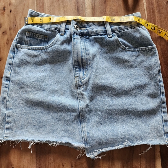 2/20$ Shein light blue washed asymmetric mini jeans skirt, size XS - Picture 10 of 13